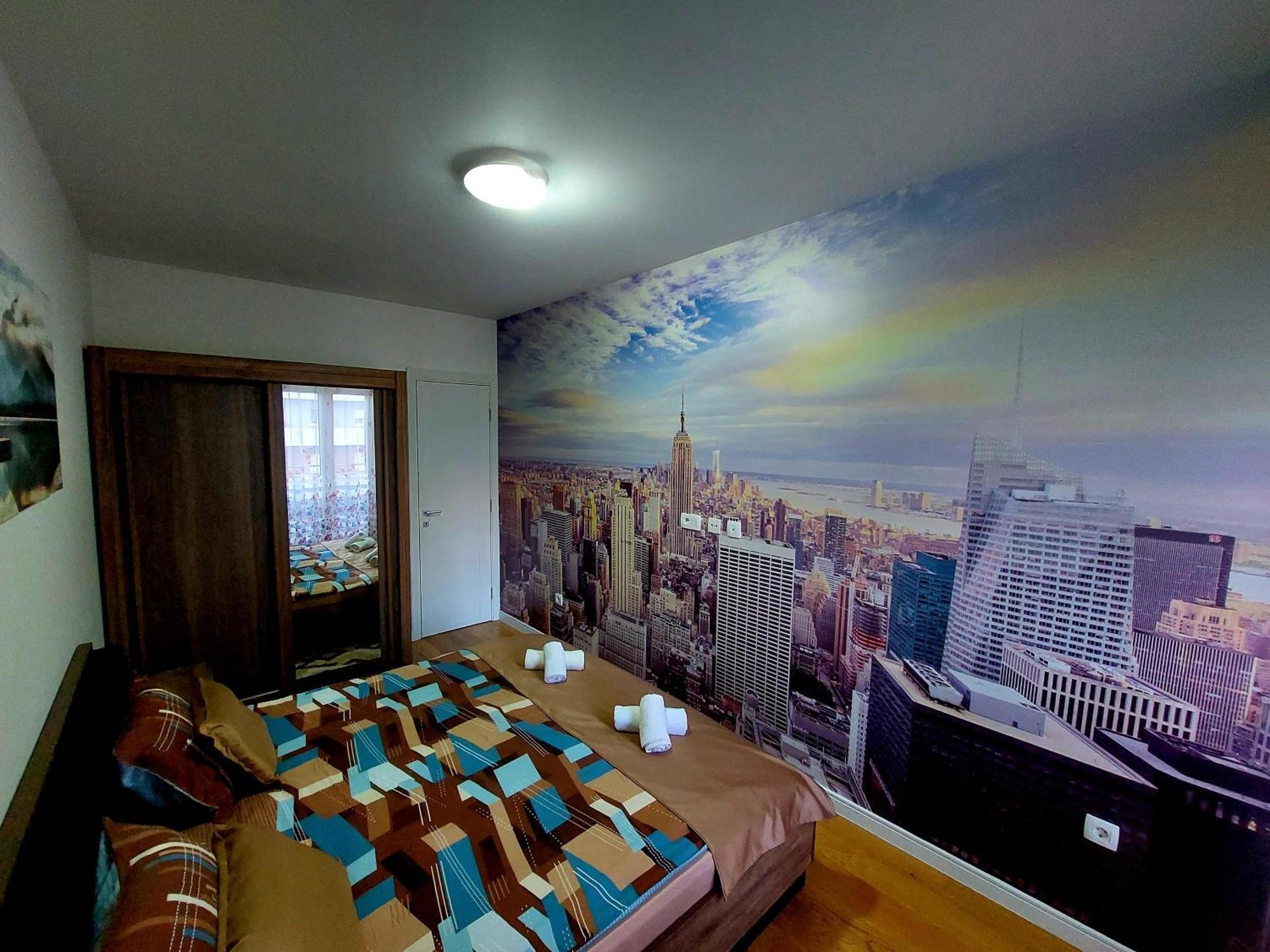 New York - Central Point Podgorica Luaran gambar