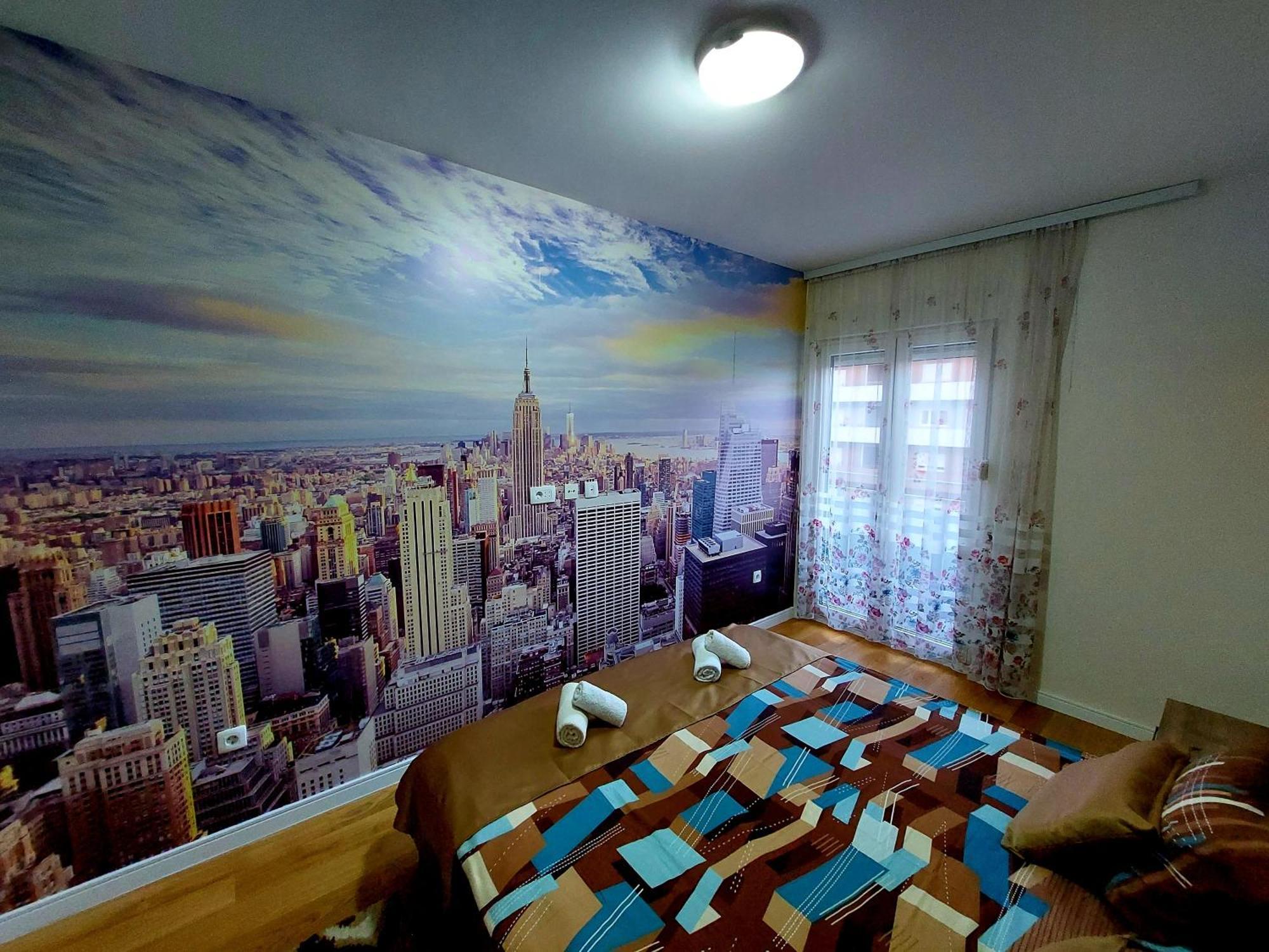 New York - Central Point Podgorica Luaran gambar