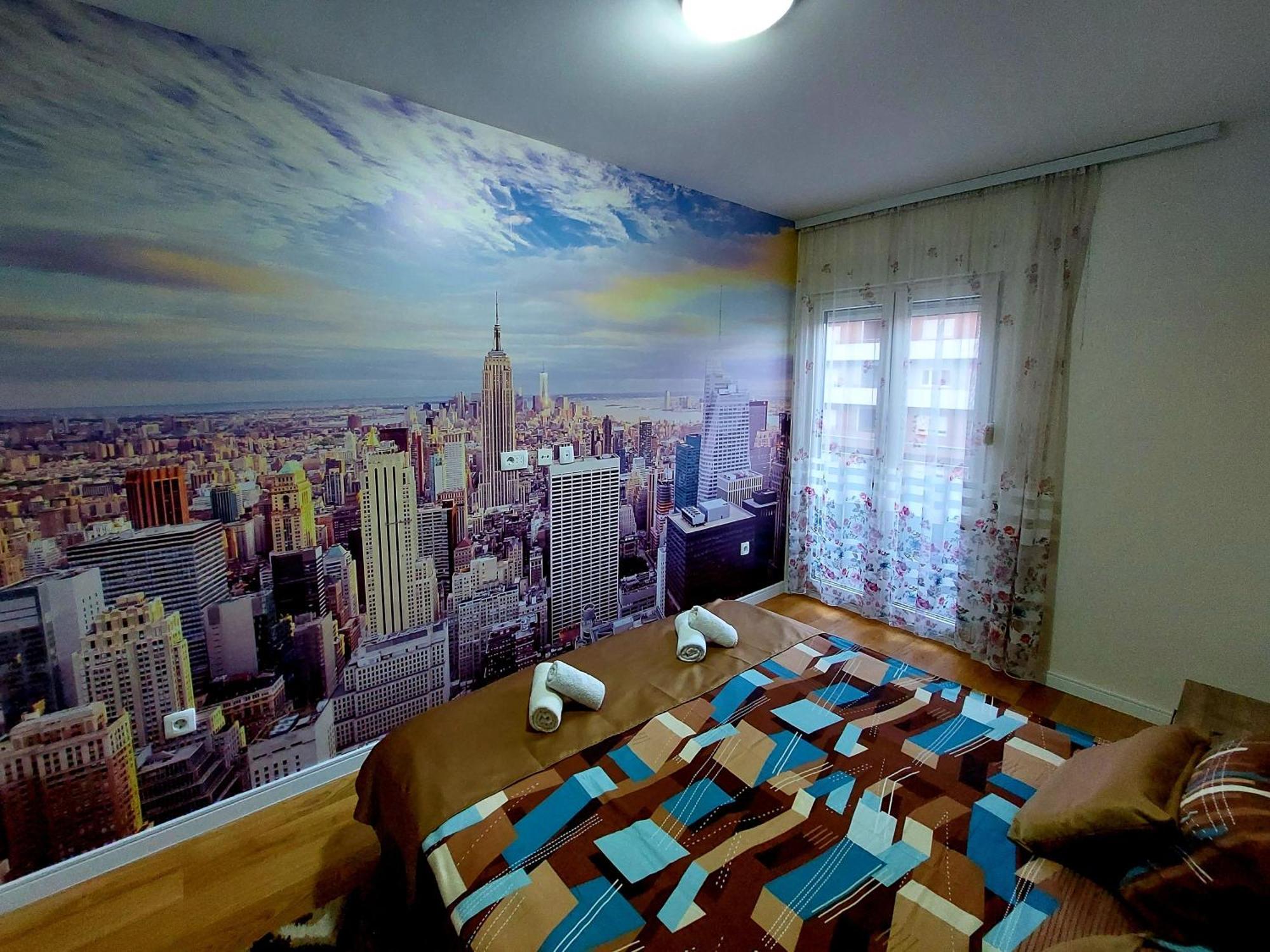 New York - Central Point Podgorica Bilik gambar