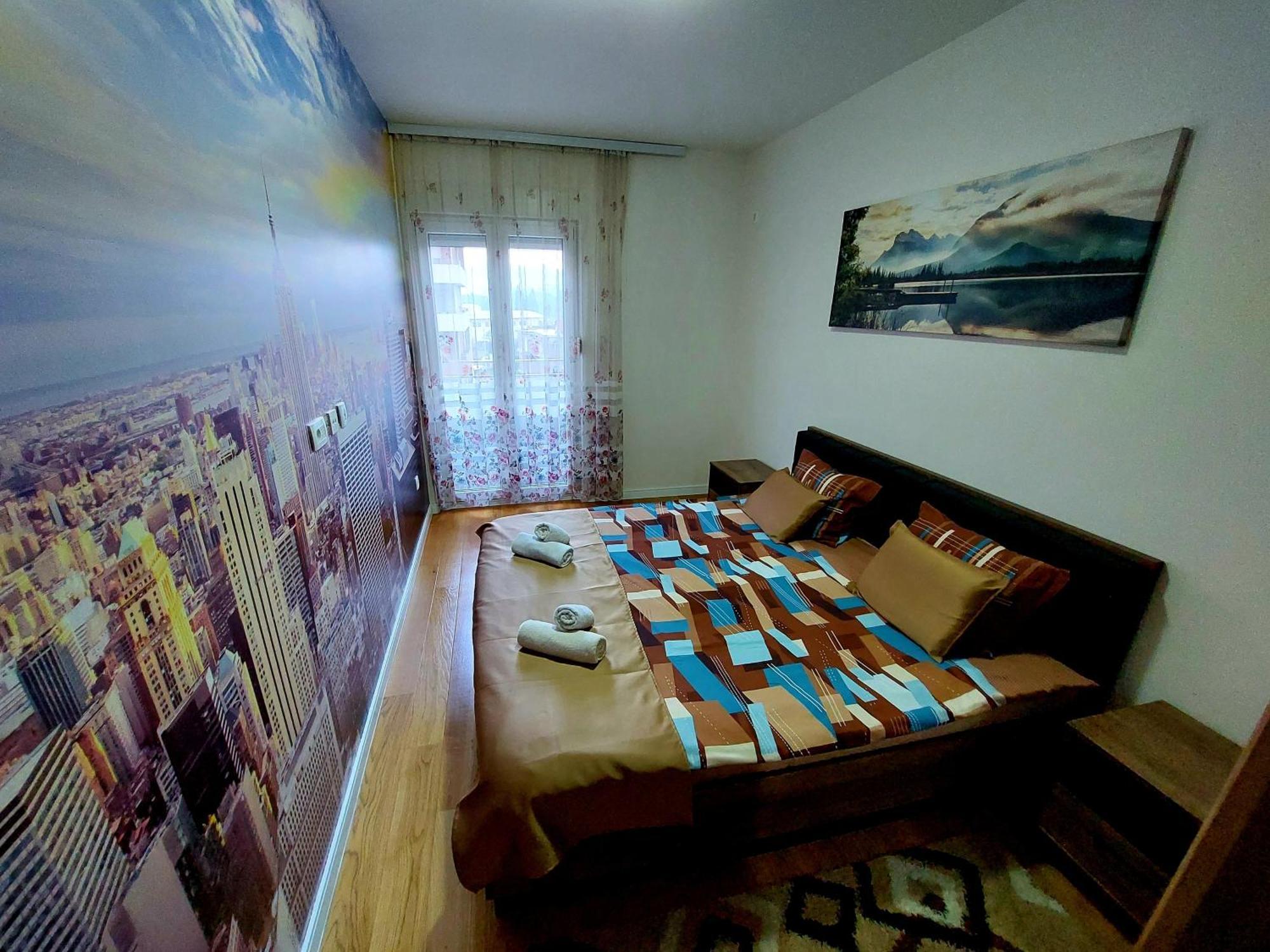 New York - Central Point Podgorica Bilik gambar